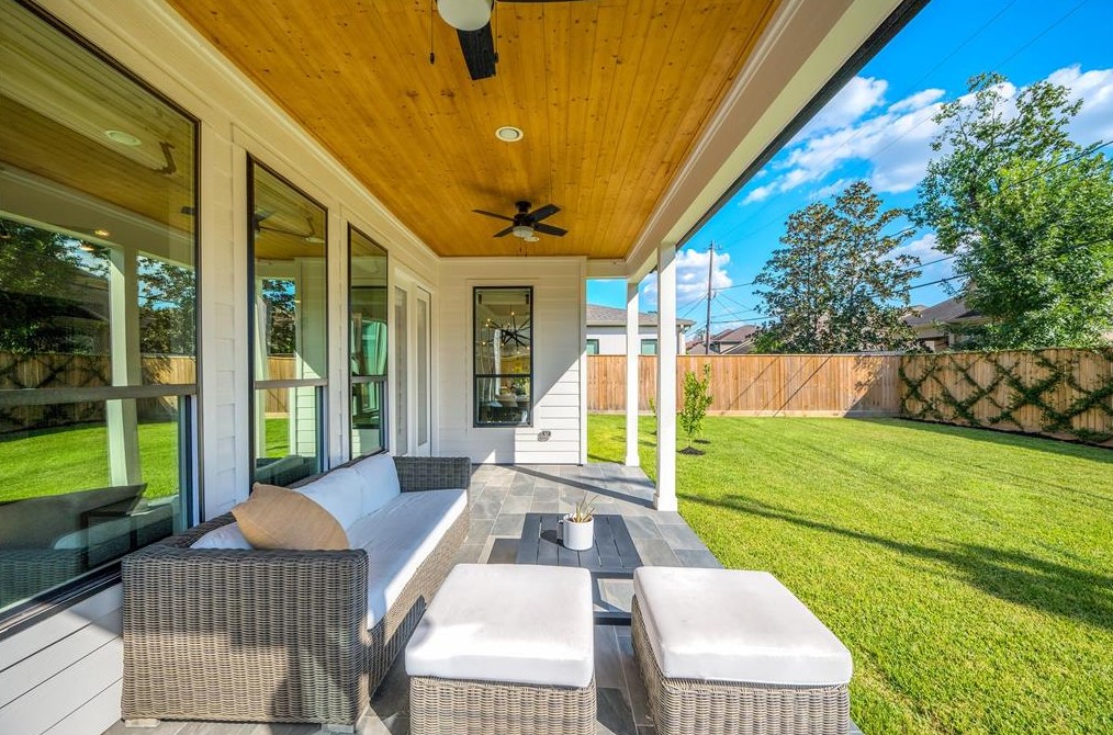 1351 Althea Dr, Houston TX  77018-5232 exterior