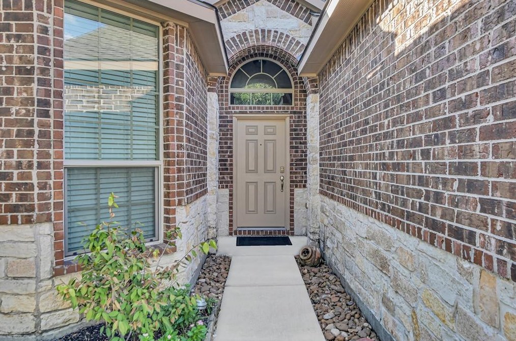 6946 Hamilton Falls Ln, Spring TX  77379-5195 exterior