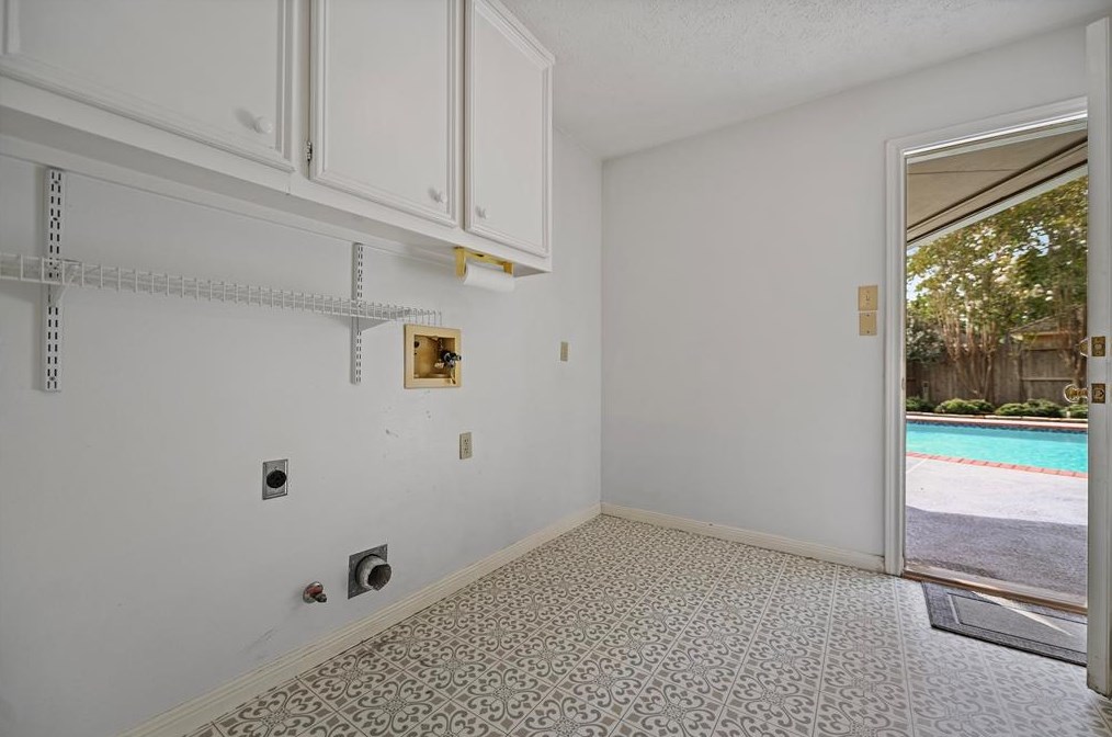 15971 Knl Ldg Dr, Houston TX  77095-1670 exterior