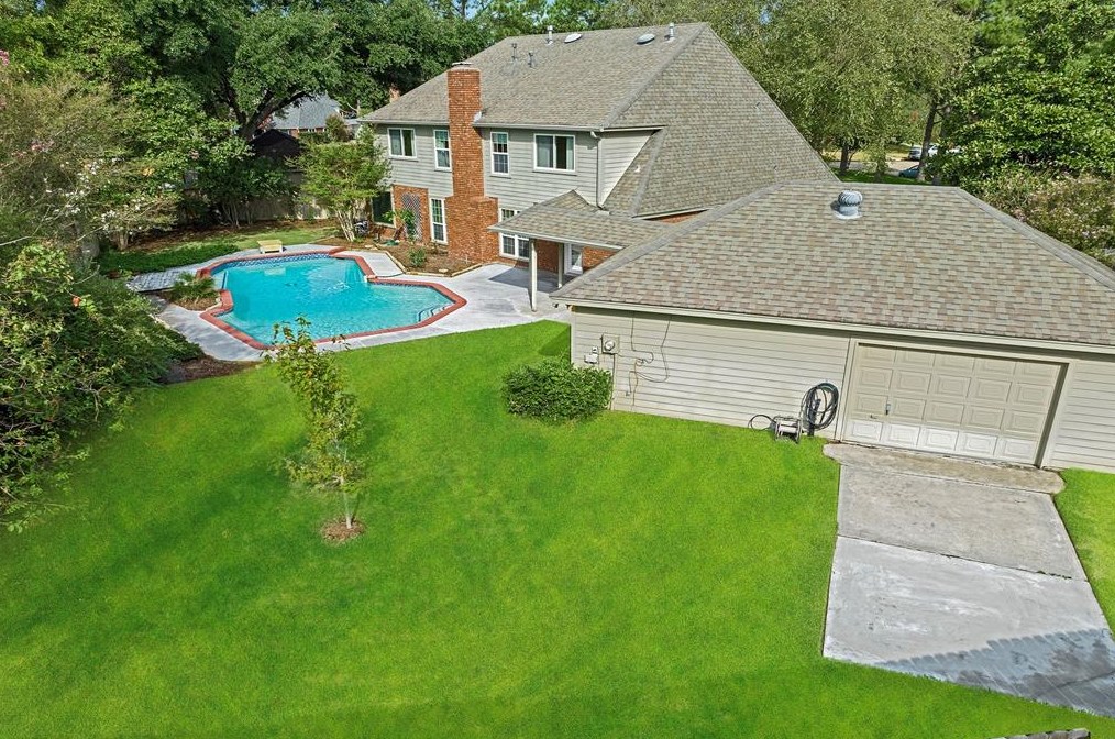 15971 Knolls Lodge Dr, Houston TX  77095-1670 exterior