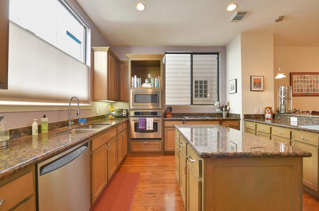 719 Reinerman St, Houston TX  77007-5236 exterior