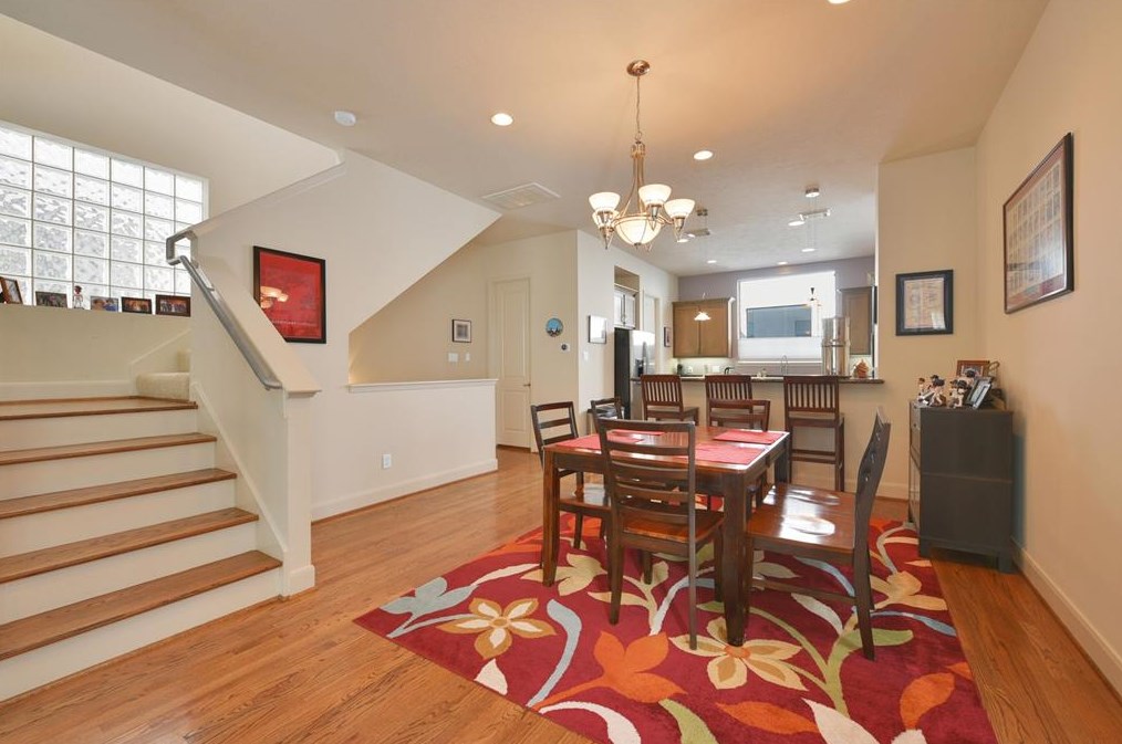 719 Reinerman St, Houston TX  77007-5236 exterior