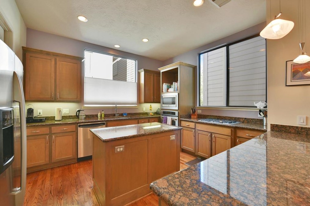719 Reinerman St, Houston TX  77007-5236 exterior