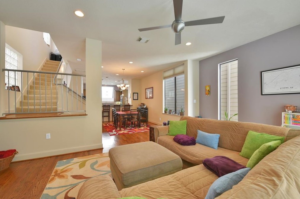 719 Reinerman St, Houston TX  77007-5236 exterior