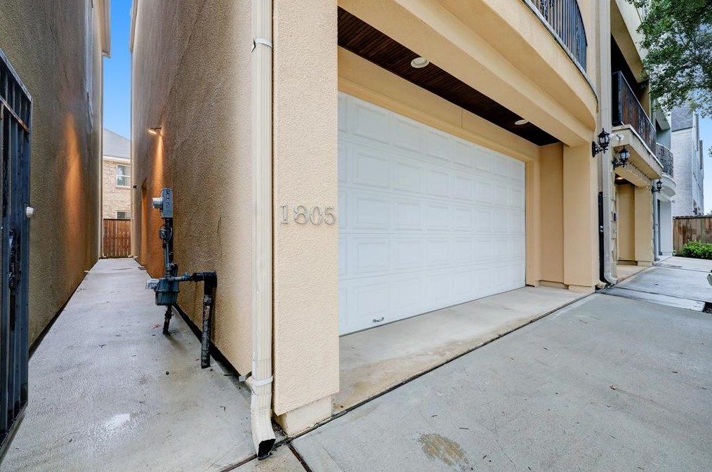 1805 Arbor St, Houston TX  77004-5622 exterior