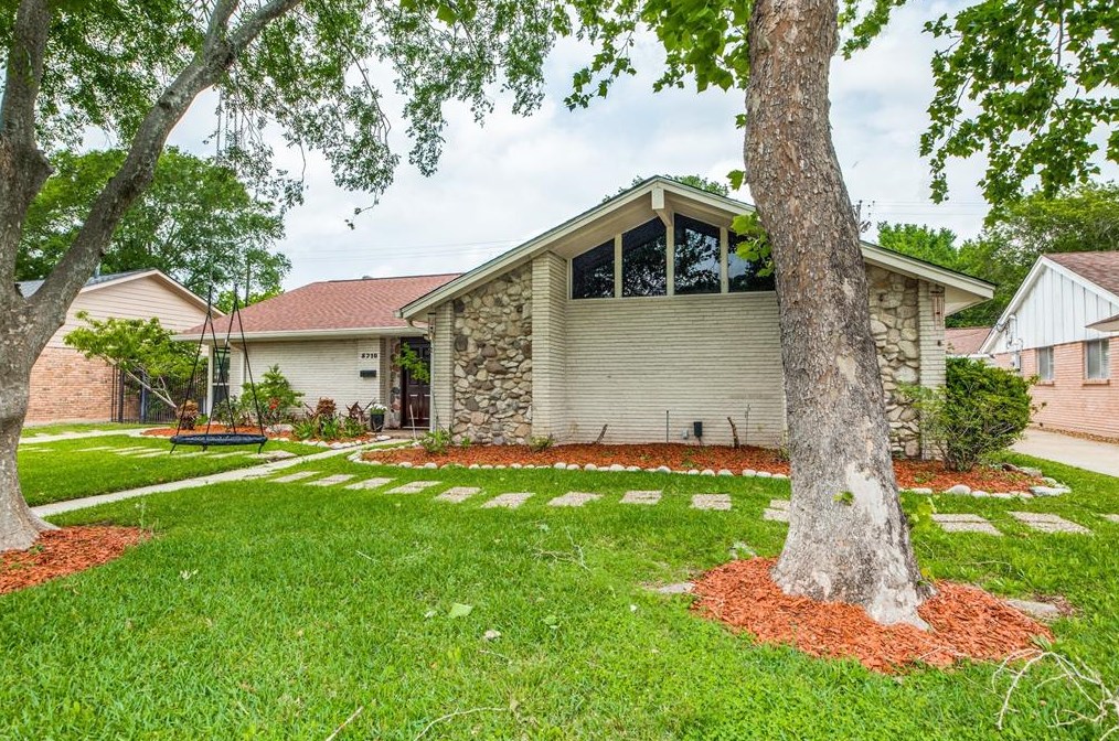 5710 Dumfries Dr, Houston TX  77096-4802 exterior