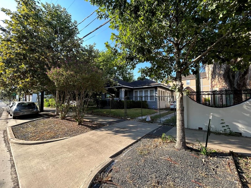 1607 Holman St, Houston TX  77004-3838 exterior