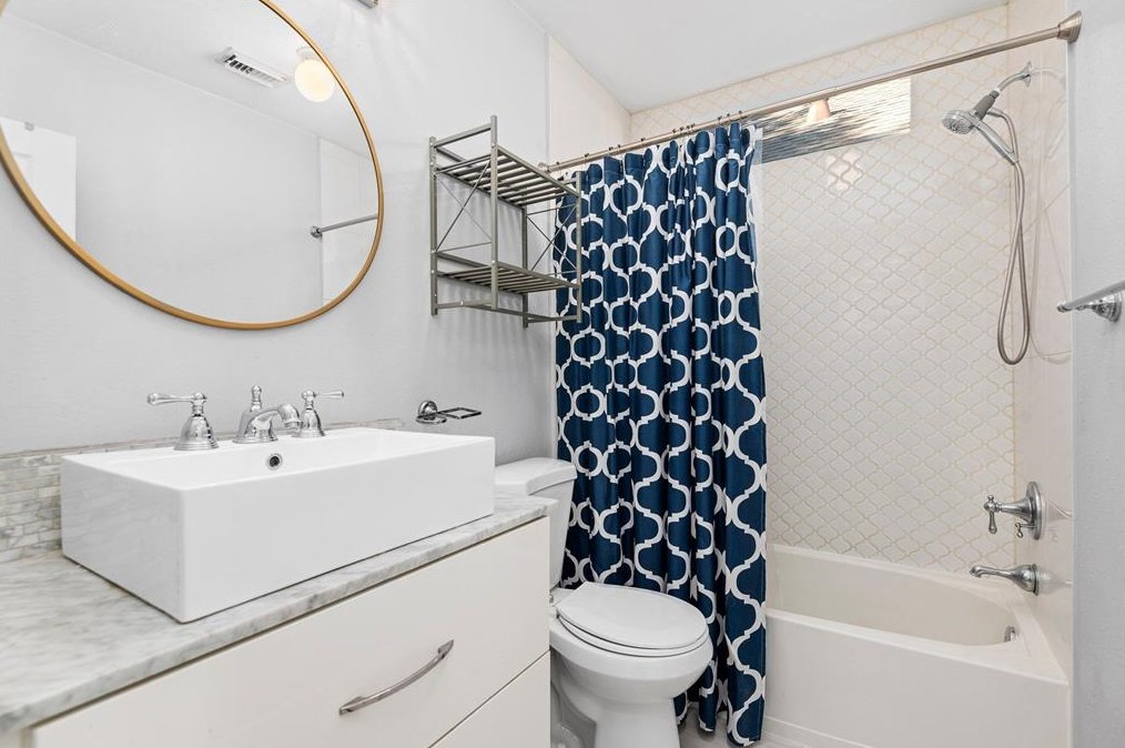 1113 Robin, Houston TX  77019-4612 exterior
