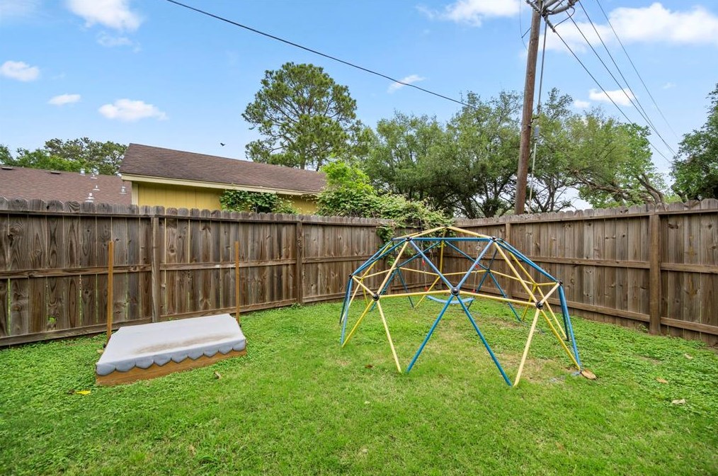 2639 Austins Pl, Sugar Land TX  77478-4332 exterior
