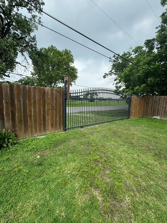 5301 Bennington St, Houston TX  77016-6702 exterior