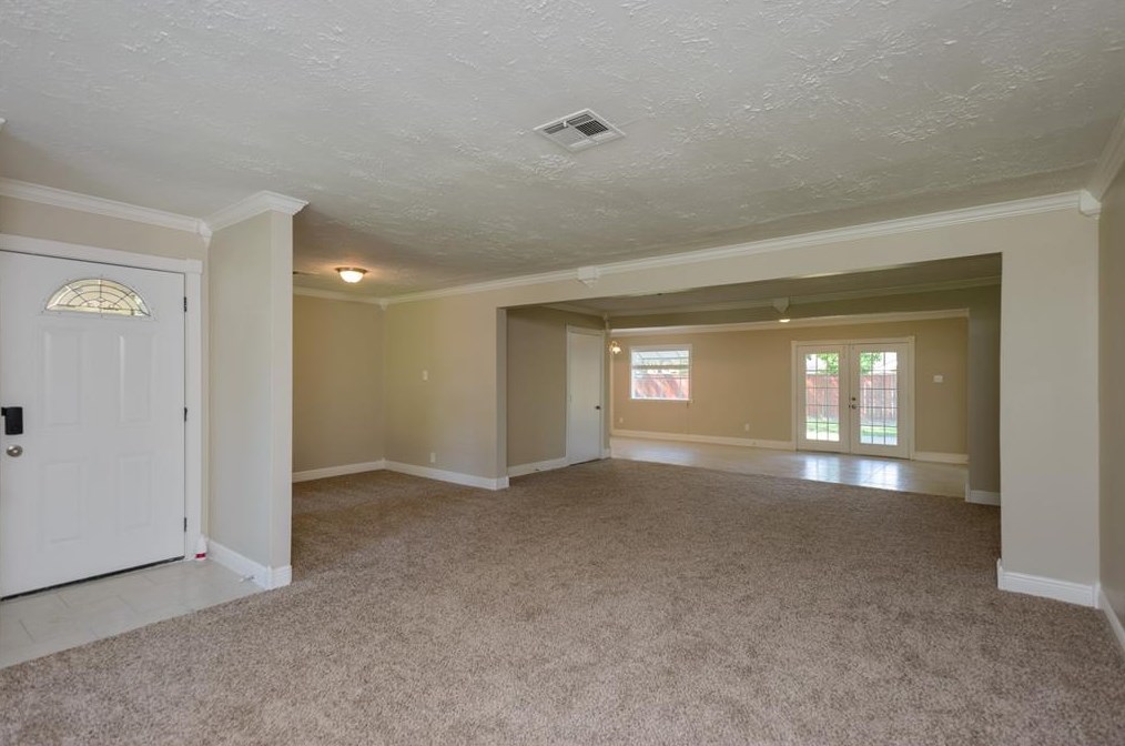 4738 Kingfisher Dr, Houston TX  77035-4920 exterior