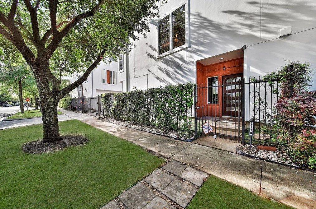 2718 Clay St, Houston TX  77002-7504 exterior