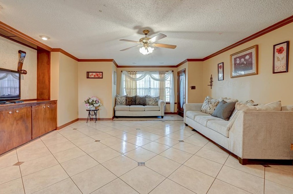 12106 Cedar Gap Ln, Houston TX  77072-4838 exterior