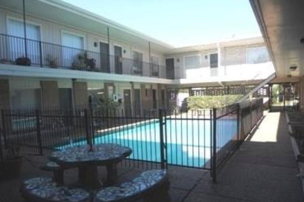601 7th St, Houston TX  77007-1735 exterior