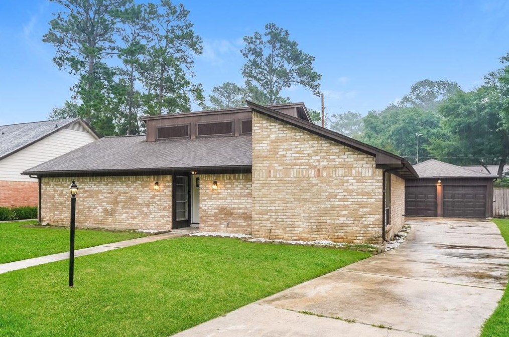 327 Enchanted Trail Dr, Spring TX  77388-8924 exterior