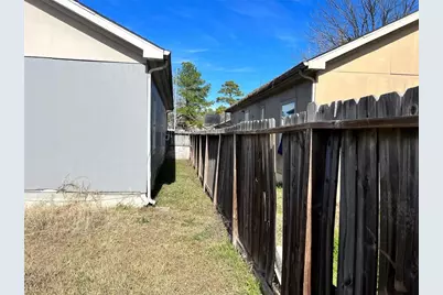 11722 Greenglen Drive, Houston, TX 77044 - Photo 17