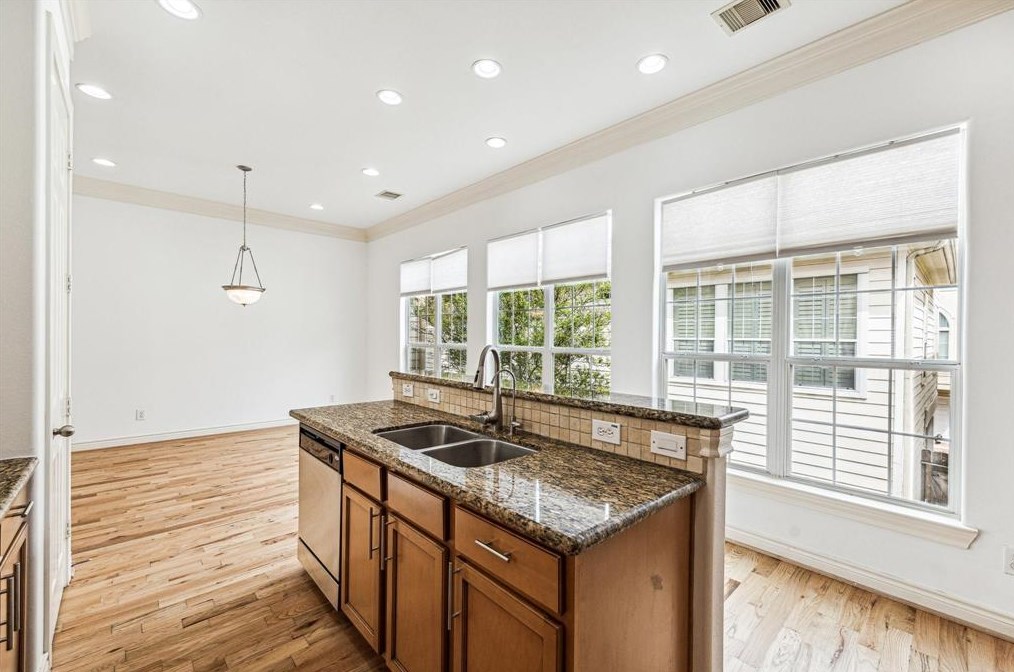 5966 Kansas, Houston TX 77007-1111 exterior