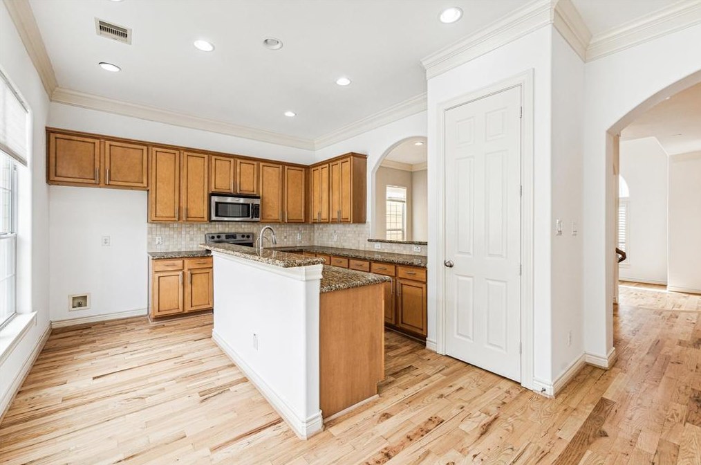 5966 Kansas, Houston TX 77007-1111 exterior