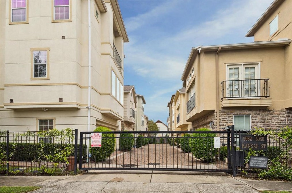 5966 Kansas, Houston TX 77007-1111 exterior