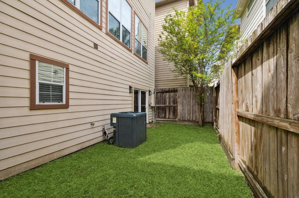 5966 Kansas, Houston TX 77007-1111 exterior