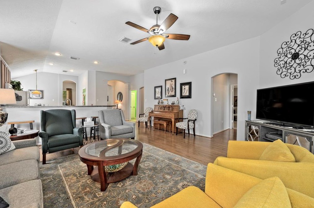 8631 Henrico Ln, Richmond TX  77469-4877 exterior