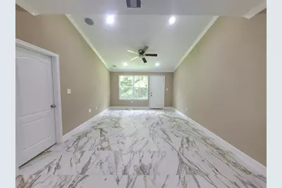 1306 N 9th Street, Conroe, TX 77301 - Photo 9