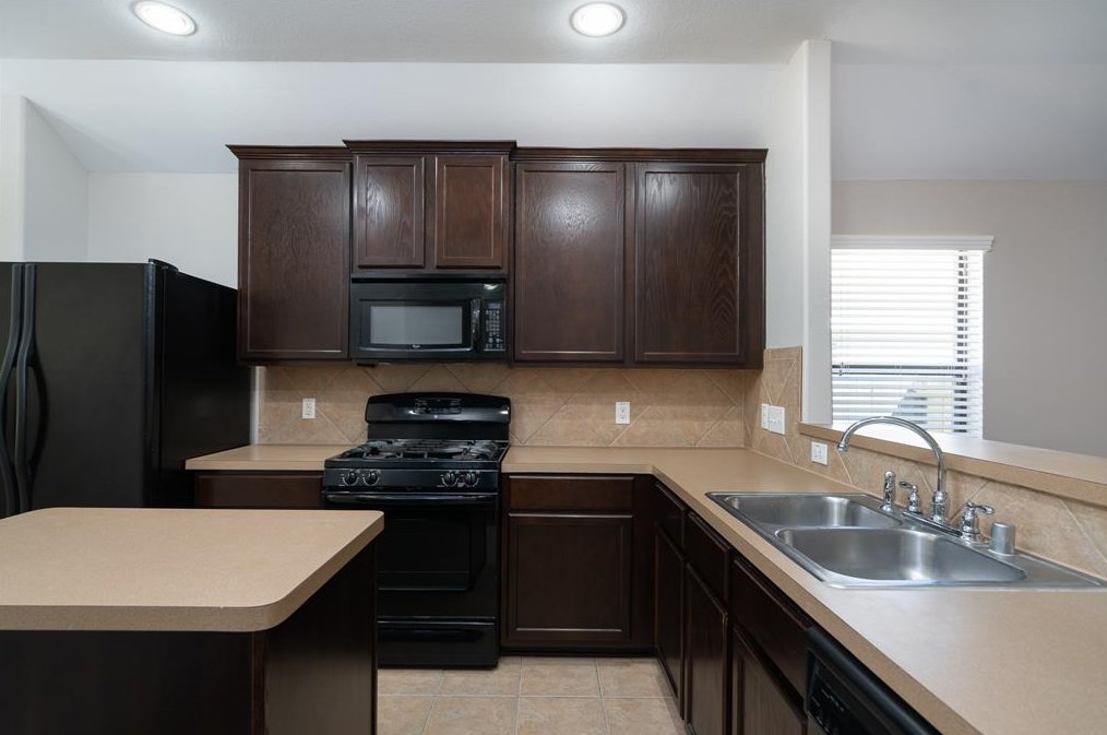 2819 Lexington Park Dr, Spring TX  77373-3321 exterior