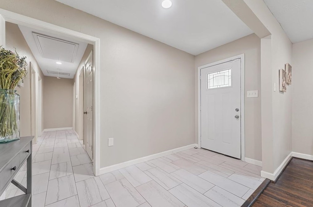 8501 Bob White Dr, Houston TX  77035-3928 exterior