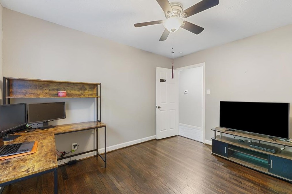8501 Bob White Dr, Houston TX  77035-3928 exterior