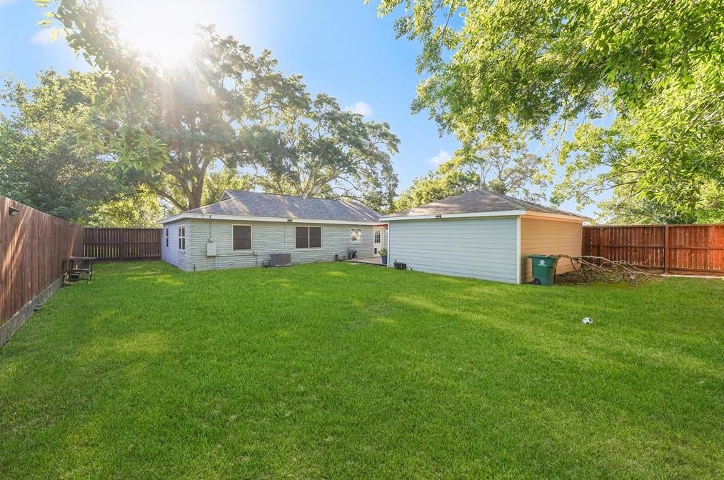 8501 Bob White Dr, Houston TX  77035-3928 exterior
