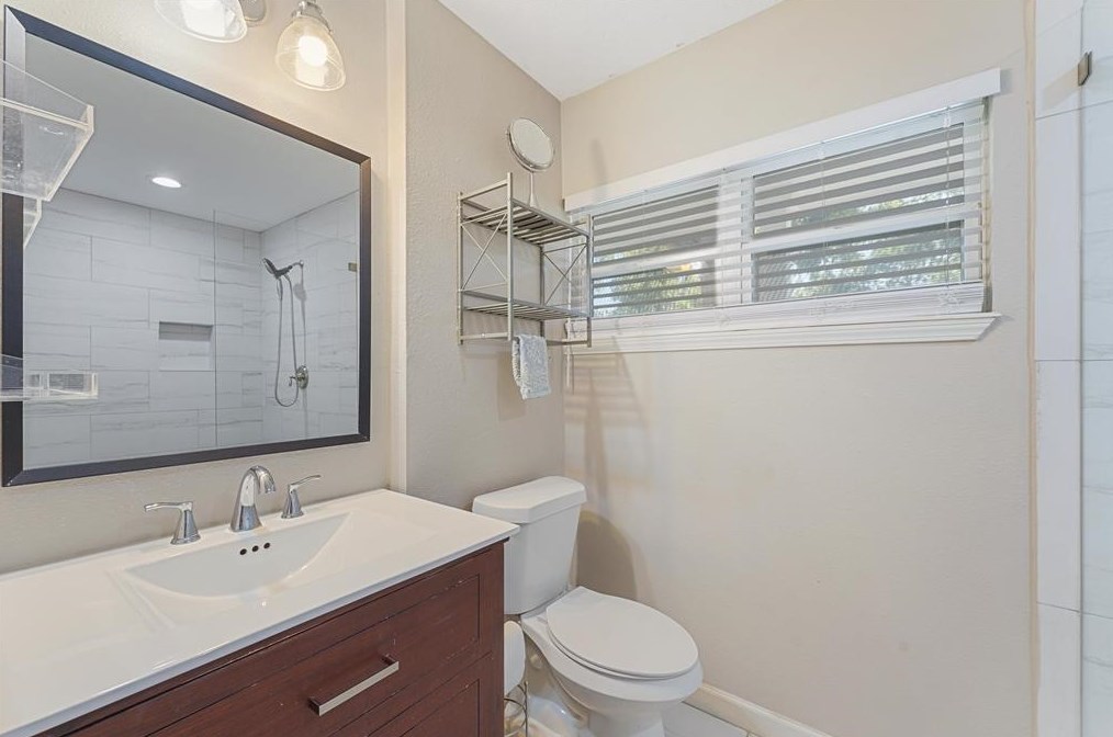 8501 Bob White Dr, Houston TX  77035-3928 exterior
