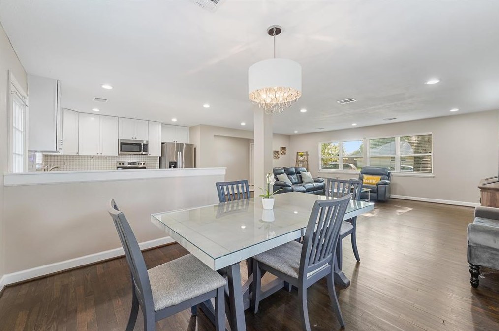 8501 Bob White Dr, Houston TX  77035-3928 exterior