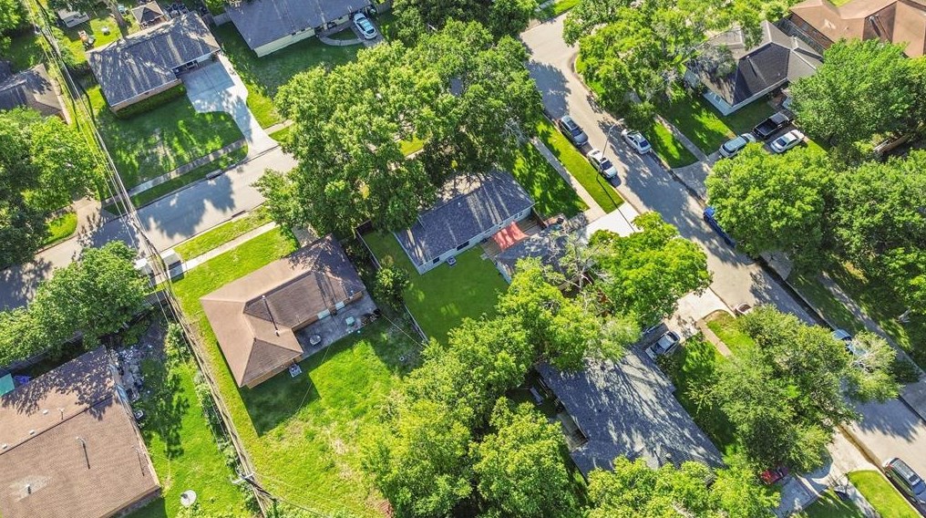 8501 Bob White Dr, Houston TX  77035-3928 exterior
