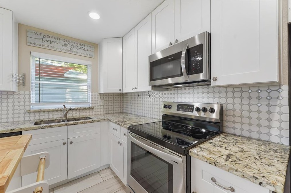 8501 Bob White Dr, Houston TX  77035-3928 exterior
