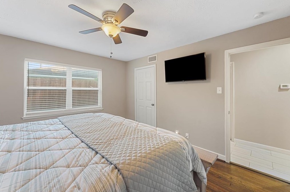 8501 Bob White Dr, Houston TX  77035-3928 exterior