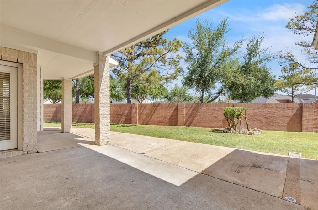 2525 Dry Bank Ln, Pearland TX  77584-2516 exterior