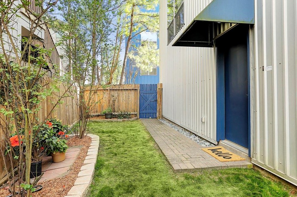 658 Lester St, Houston TX 77007-5223 exterior