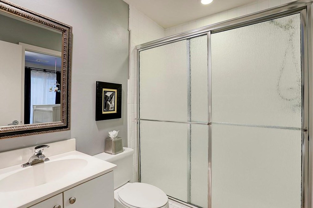 658 Lester St, Houston TX 77007-5223 exterior