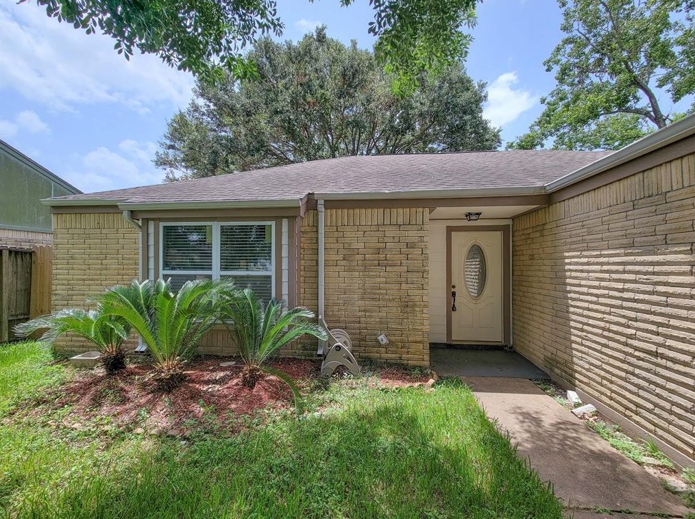 10010 Sagecanyon Dr, Houston TX  77089-1111 exterior