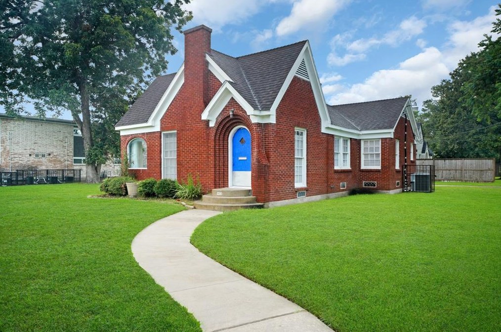 5011 Irvington Blvd, Houston TX  77009-2730 exterior