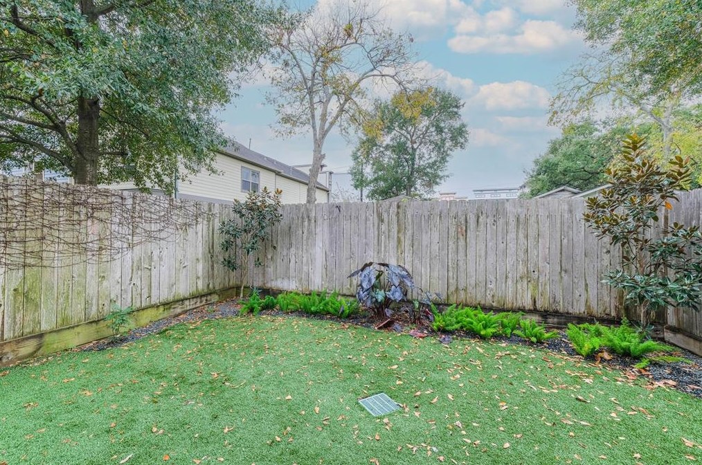 1511 Alexander St, Houston TX 77007-1422 exterior