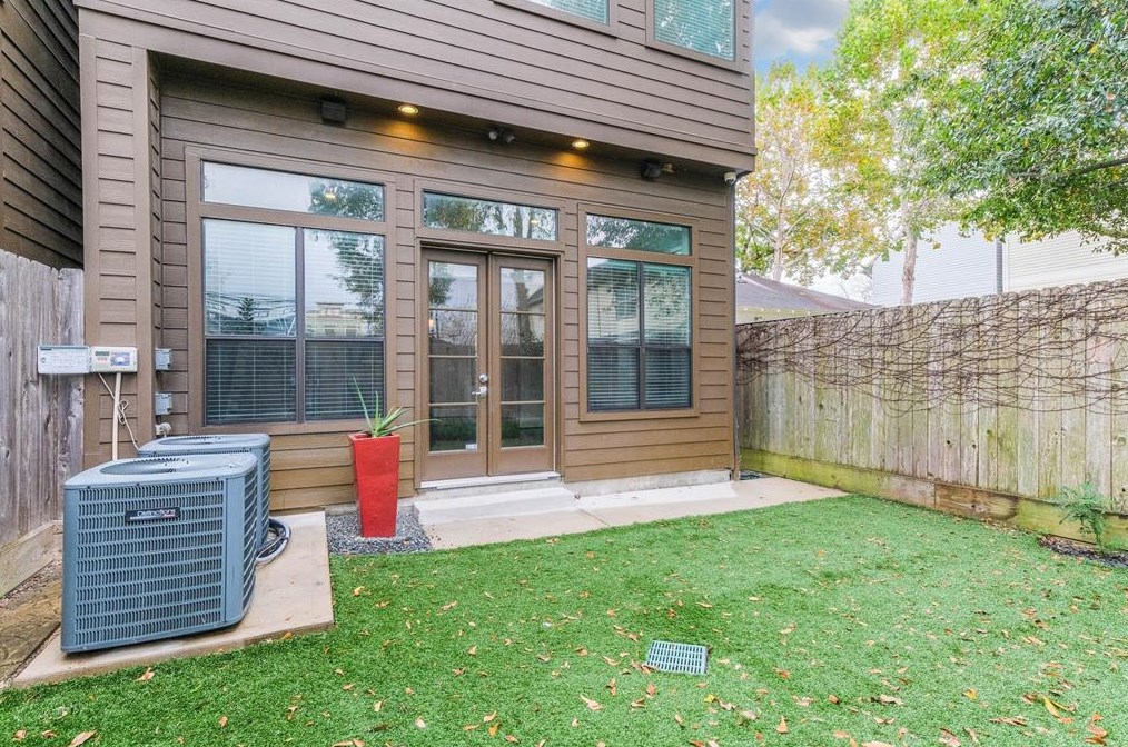 1511 Alexander St, Houston TX 77007-1422 exterior