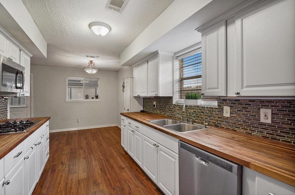 13931 Stoneshire St, Houston TX  77037-1742 exterior