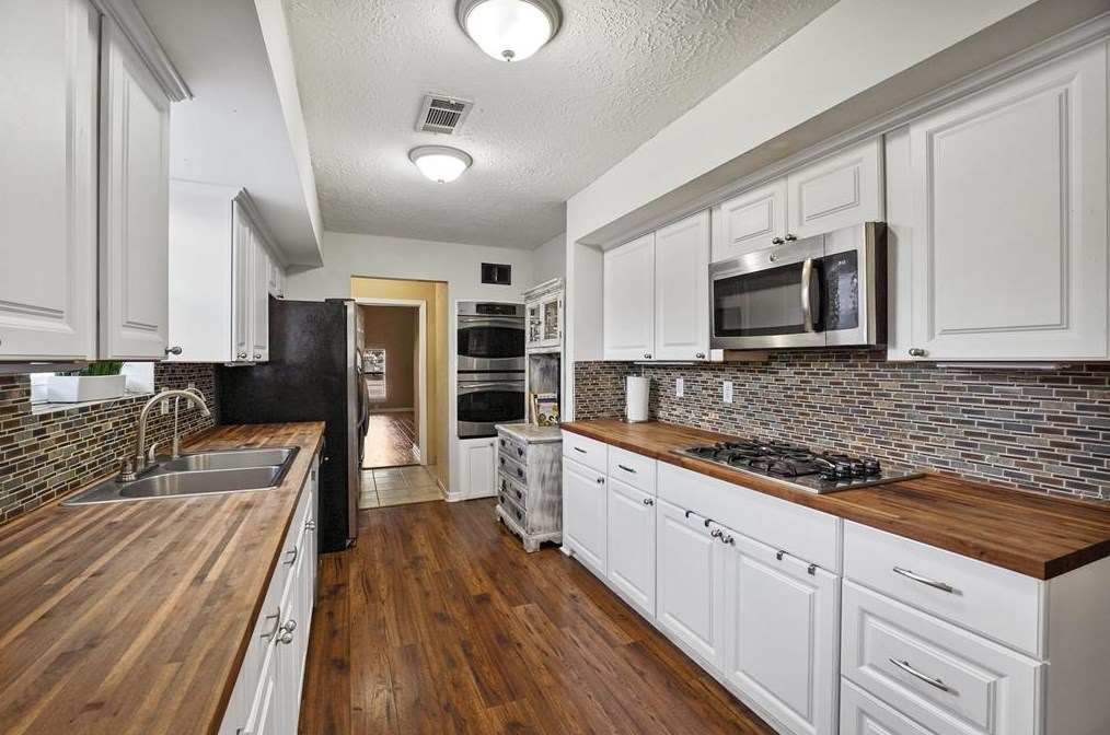 13931 Stoneshire St, Houston TX  77037-1742 exterior