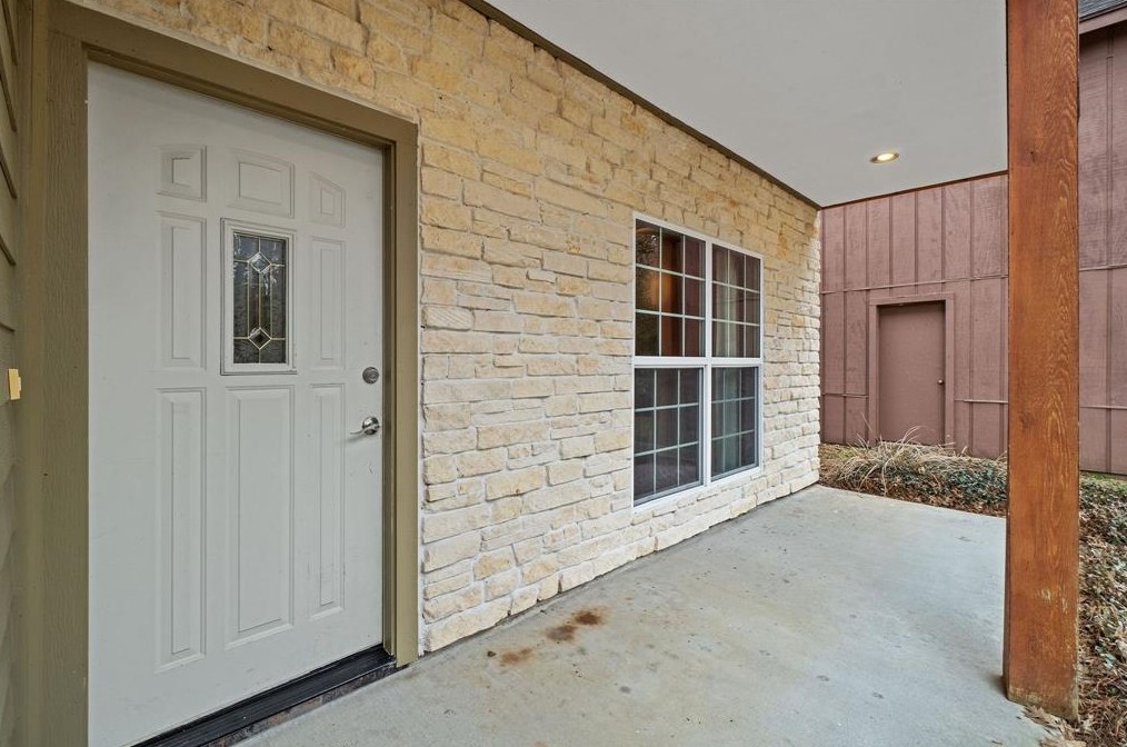 8 Timber Top Dr, Spring TX  77380-1445 exterior