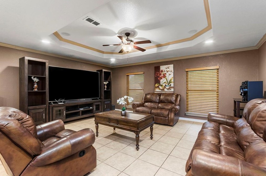 1608 Dabney Dr, Pasadena TX 77502-5448 exterior