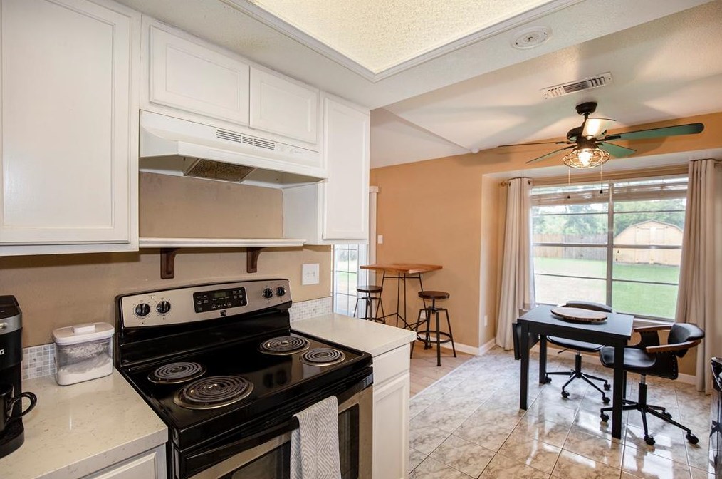 706 Autumnwood Dr, Houston TX  77013-5693 exterior