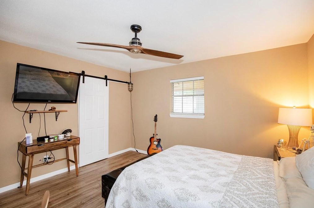 706 Autumnwood Dr, Houston TX  77013-5693 exterior