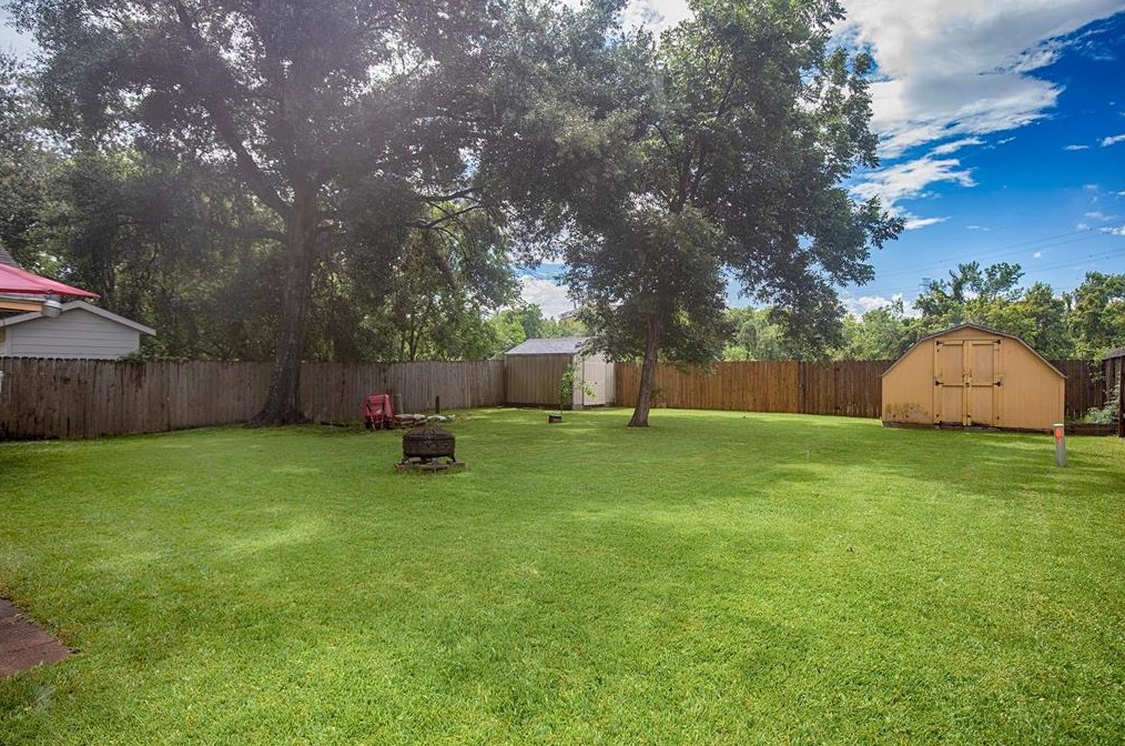 706 Autumnwood Dr, Houston TX  77013-5693 exterior