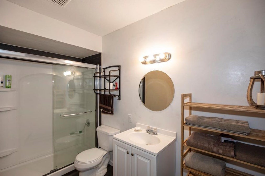 706 Autumnwood Dr, Houston TX  77013-5693 exterior